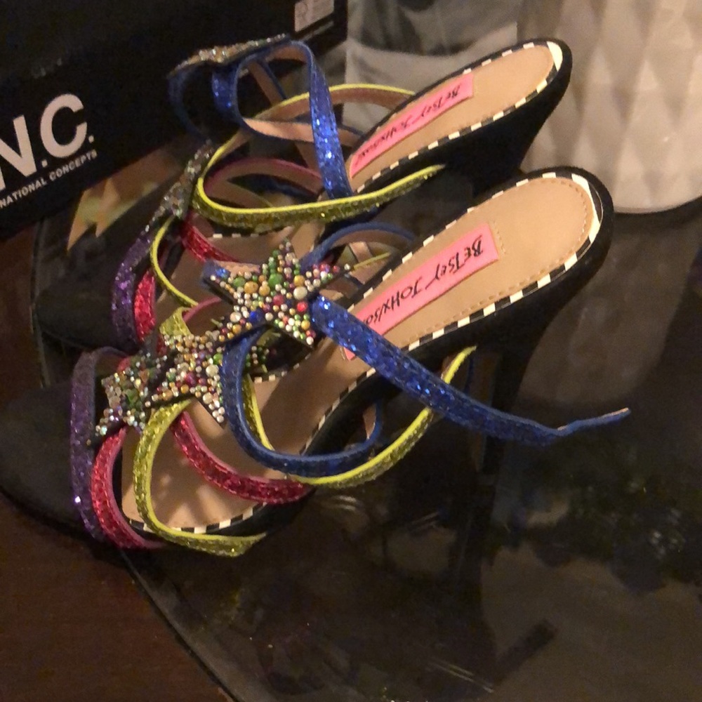 Bested Johnson heels! - Picture 2 of 2